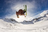 亚洲足球联合会AFC-老鹰振翅，防守铸就传奇—德约科维奇关键节点再显王者本色
